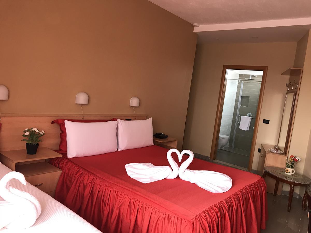 Hotel Nais Durres Exterior photo